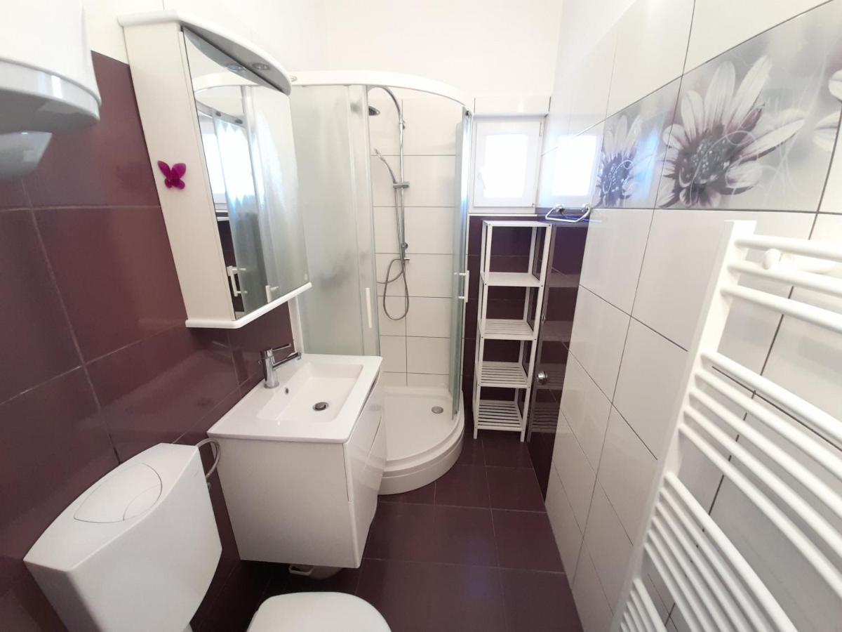 Perica Apartment And Perica Room With Separate Entrance Задар Екстериор снимка