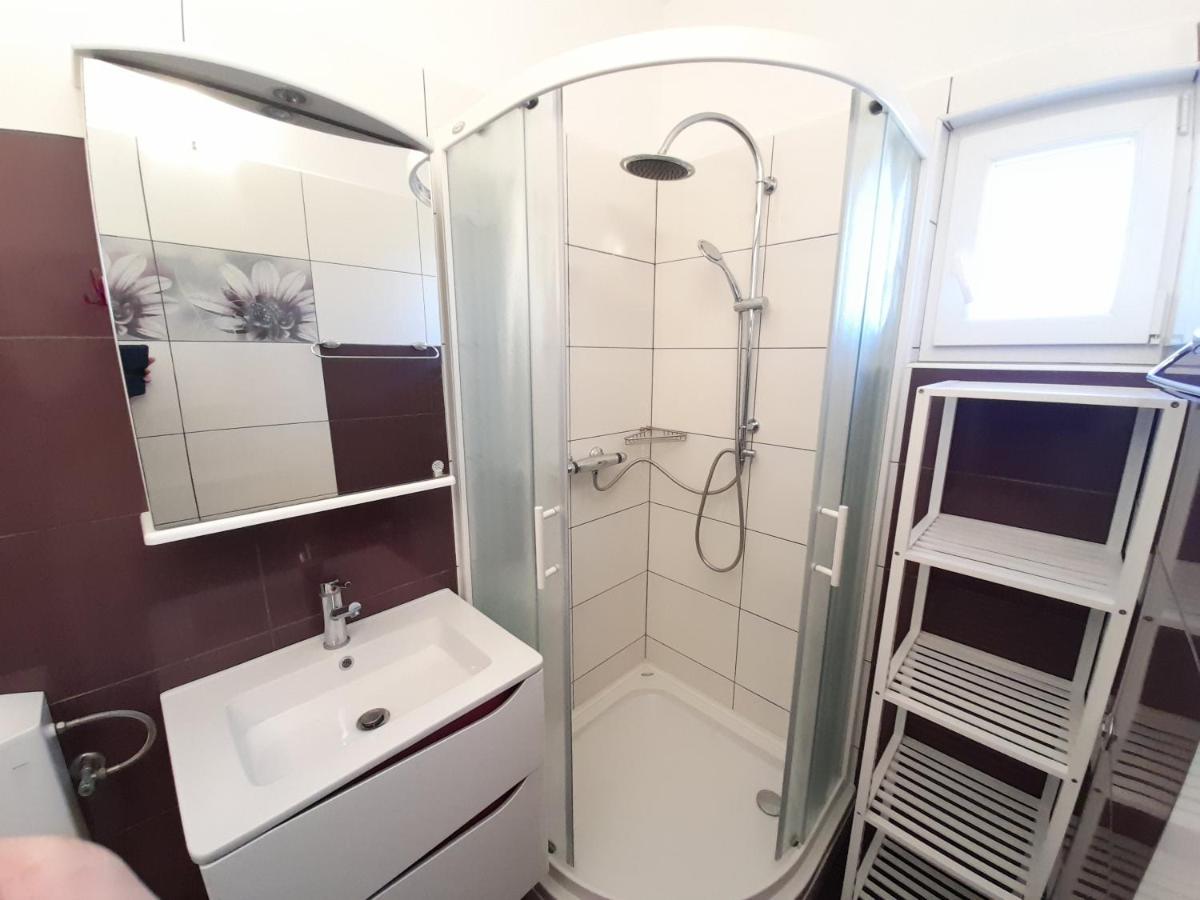 Perica Apartment And Perica Room With Separate Entrance Задар Екстериор снимка