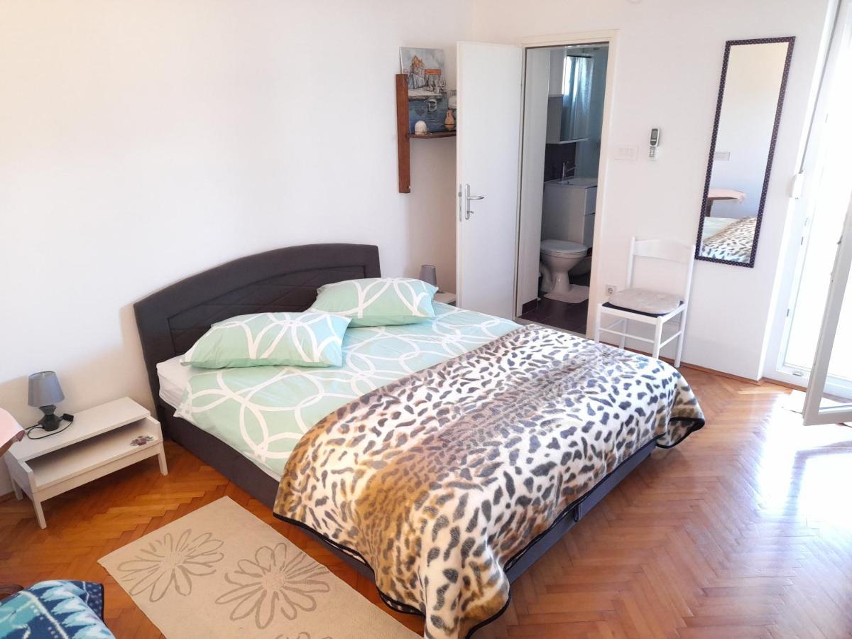 Perica Apartment And Perica Room With Separate Entrance Задар Екстериор снимка