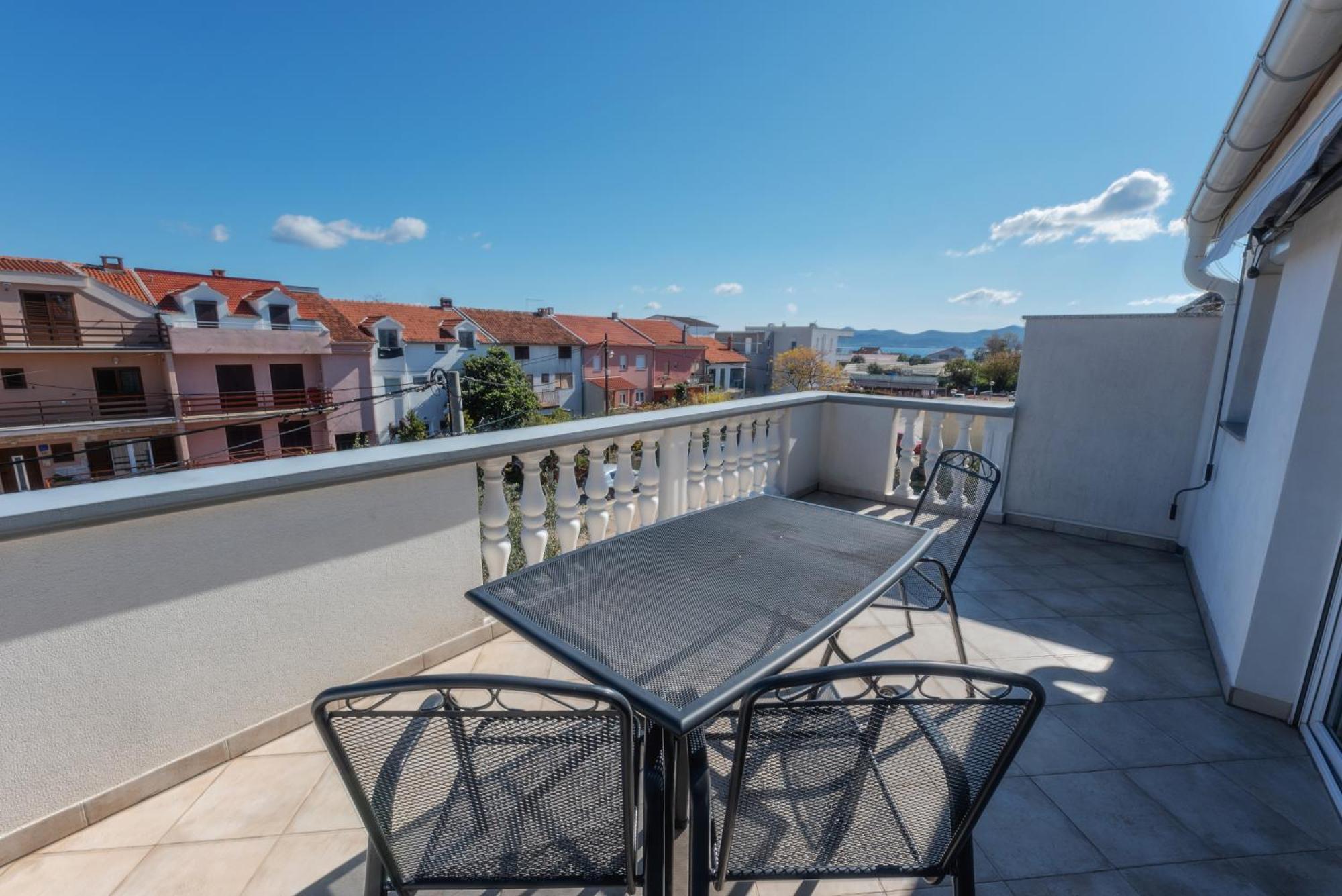 Perica Apartment And Perica Room With Separate Entrance Задар Екстериор снимка