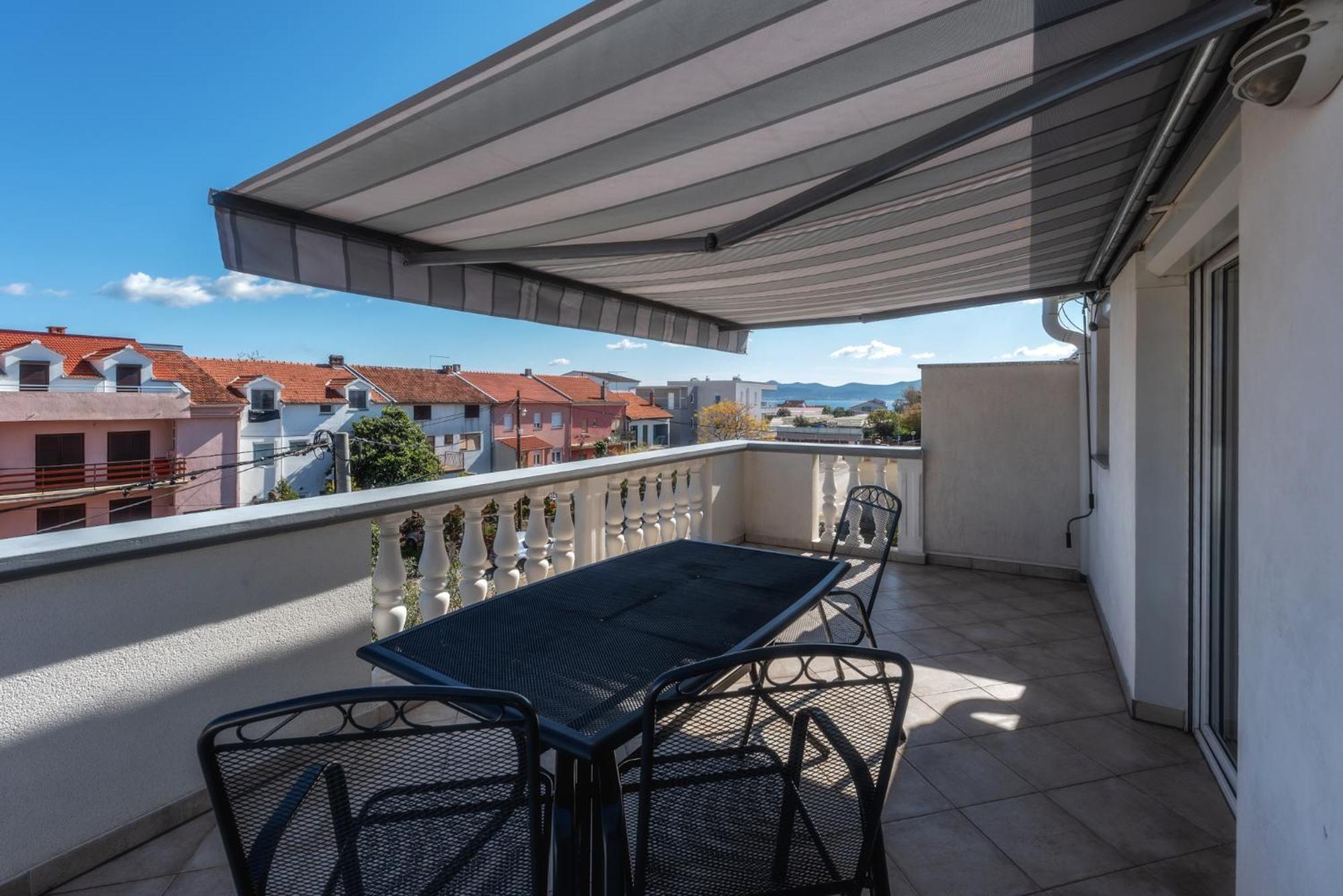 Perica Apartment And Perica Room With Separate Entrance Задар Екстериор снимка
