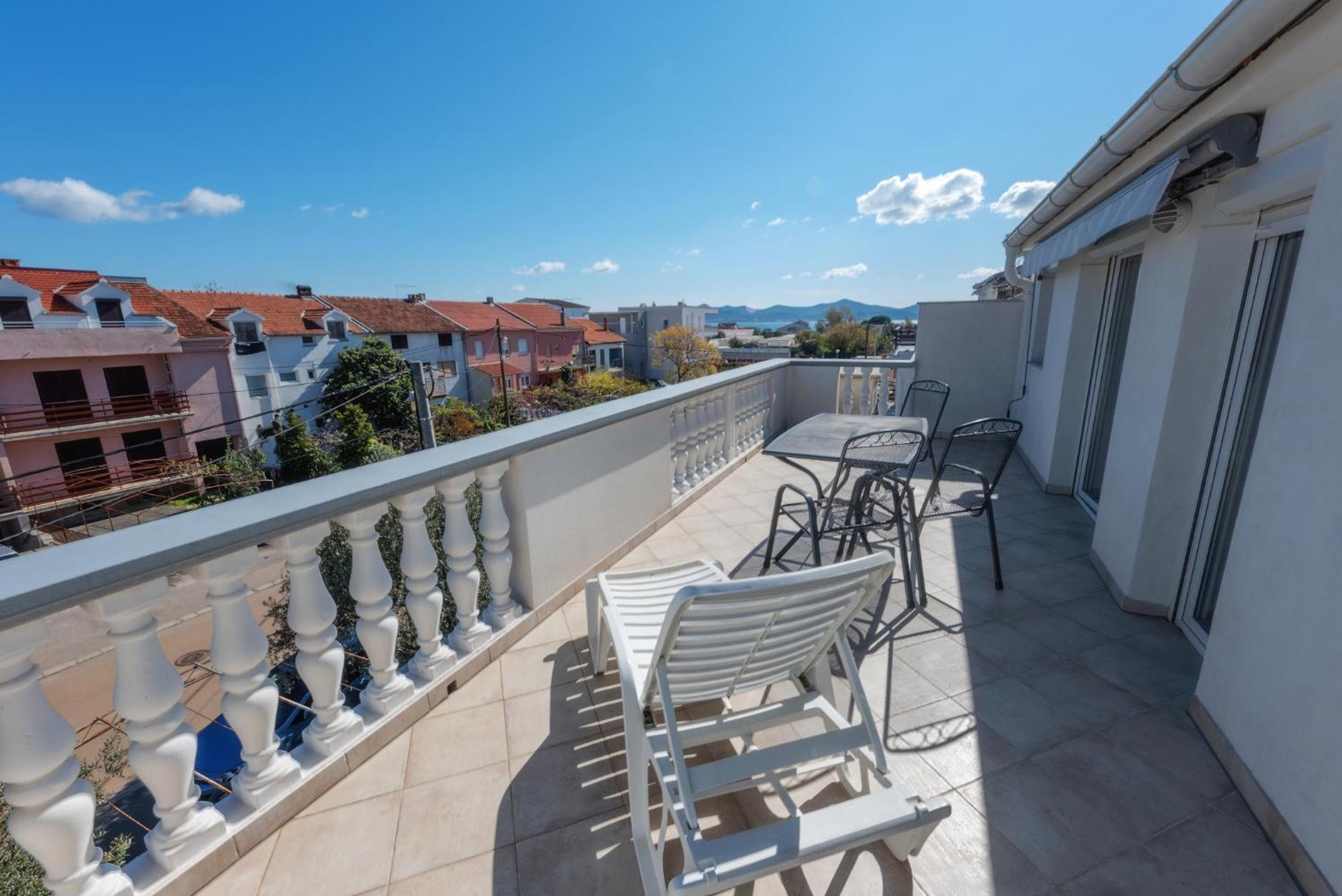 Perica Apartment And Perica Room With Separate Entrance Задар Екстериор снимка